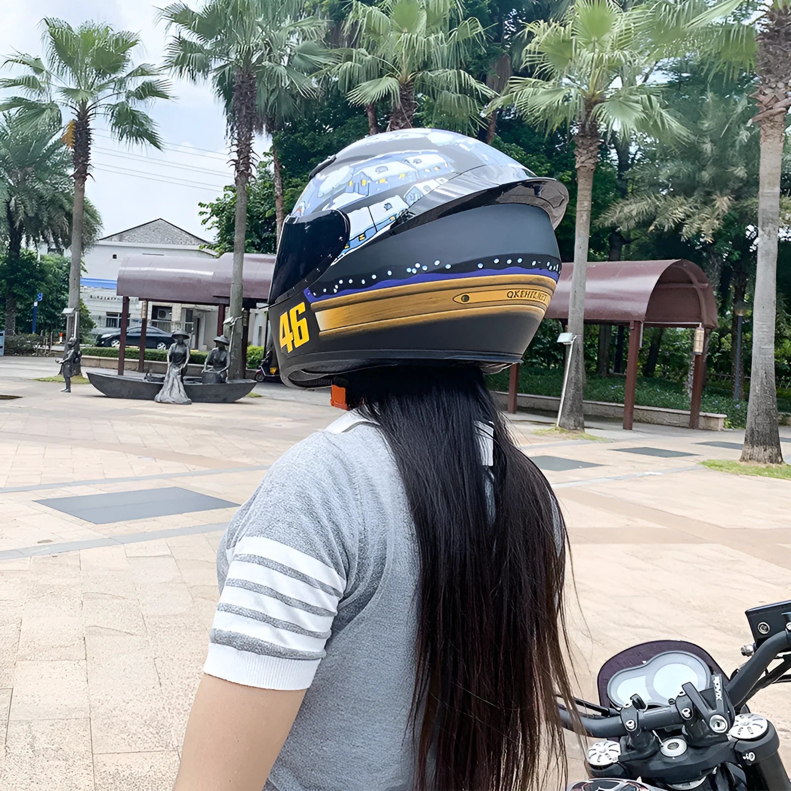 Gray and yellow full-face ABS plastic motorcycle helmet for scooter commuting, shown in sizes S to 3XL.