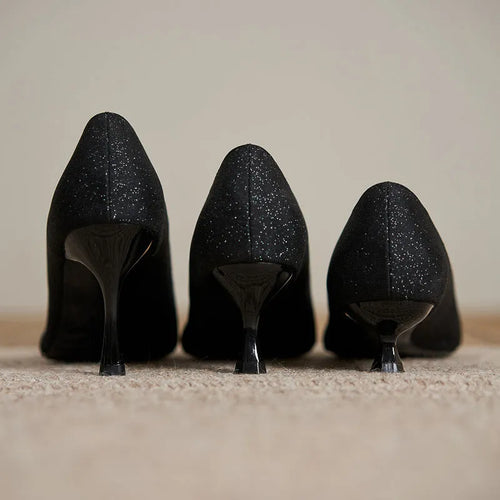 Black sequined women's high heel shoes with a 7cm thin stiletto heel on a neutral background.