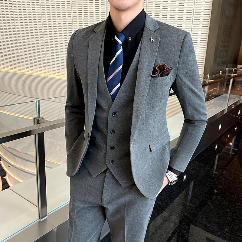 Men's slim fit business suit in British casual style with cotton blend fabric