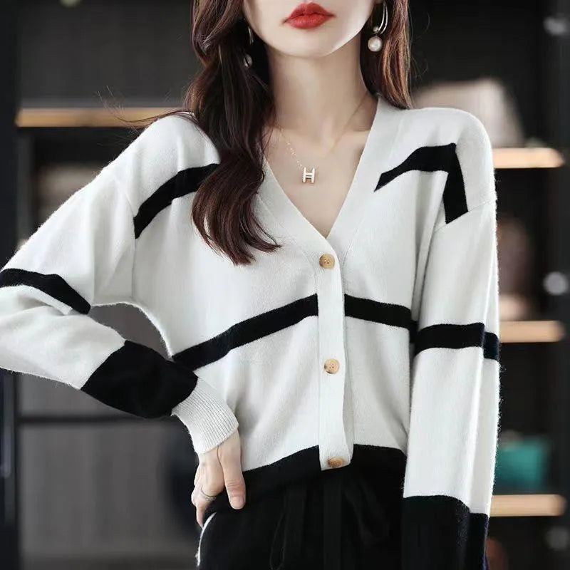 Women's slim fit V-neck cardigan with black and white 3D stripe pattern