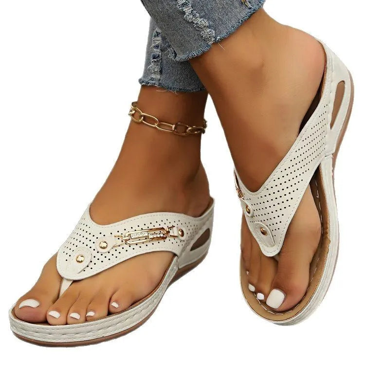 Women's plus size retro-style flip-flop sandals in light brown with a herringbone patterned footbed.