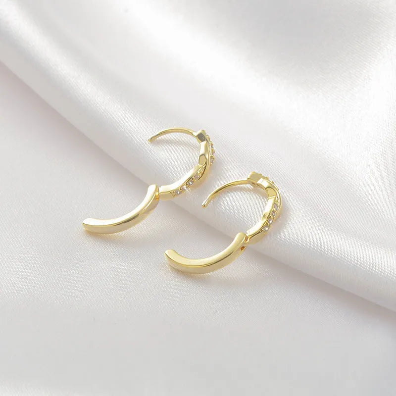 Women's gold geometric clip-on earrings with an interwoven hemp rope design.