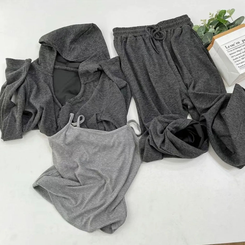 Women's casual sports suit in gray with princess sleeves, long-sleeve top, shorts, and vest