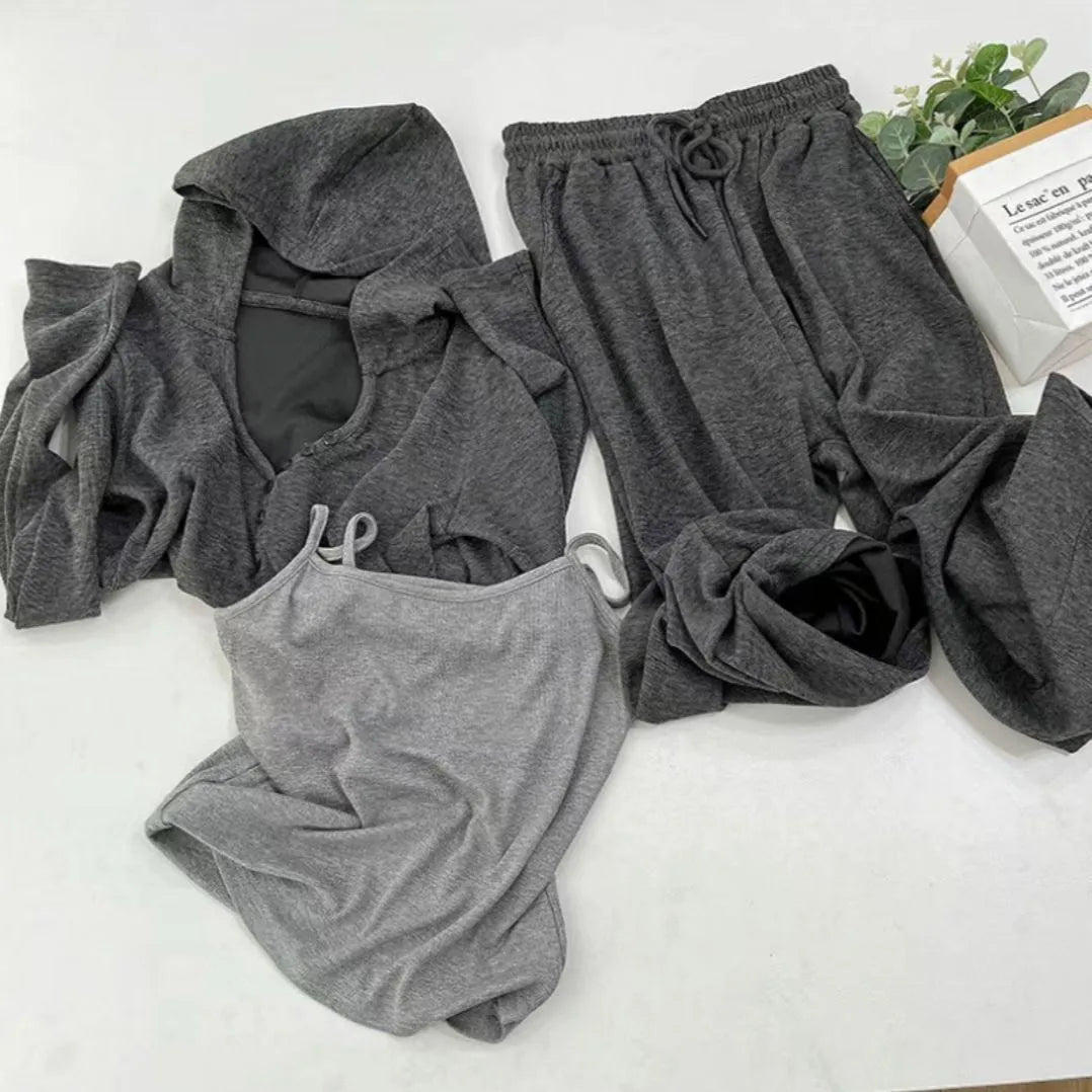 Women's casual sports suit in gray with princess sleeves, long-sleeve top, shorts, and vest