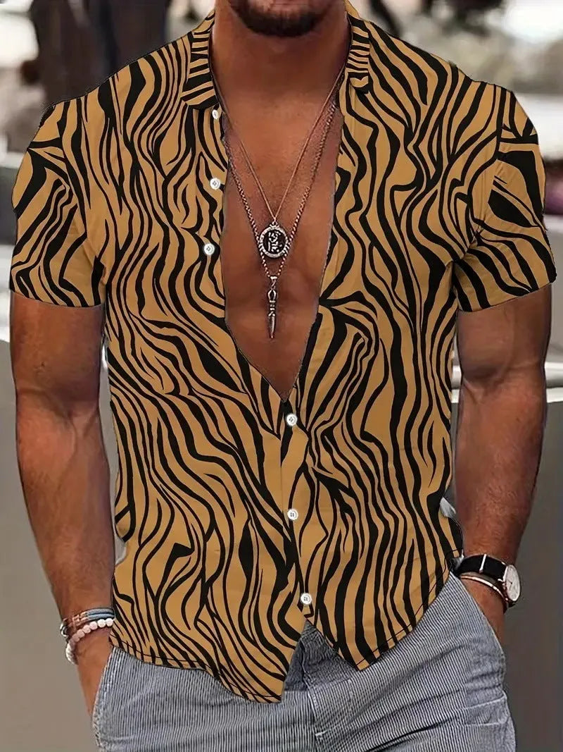 Men's slim fit short sleeve shirt with geometric line printing on the lapel, cardigan style, in a light colour.