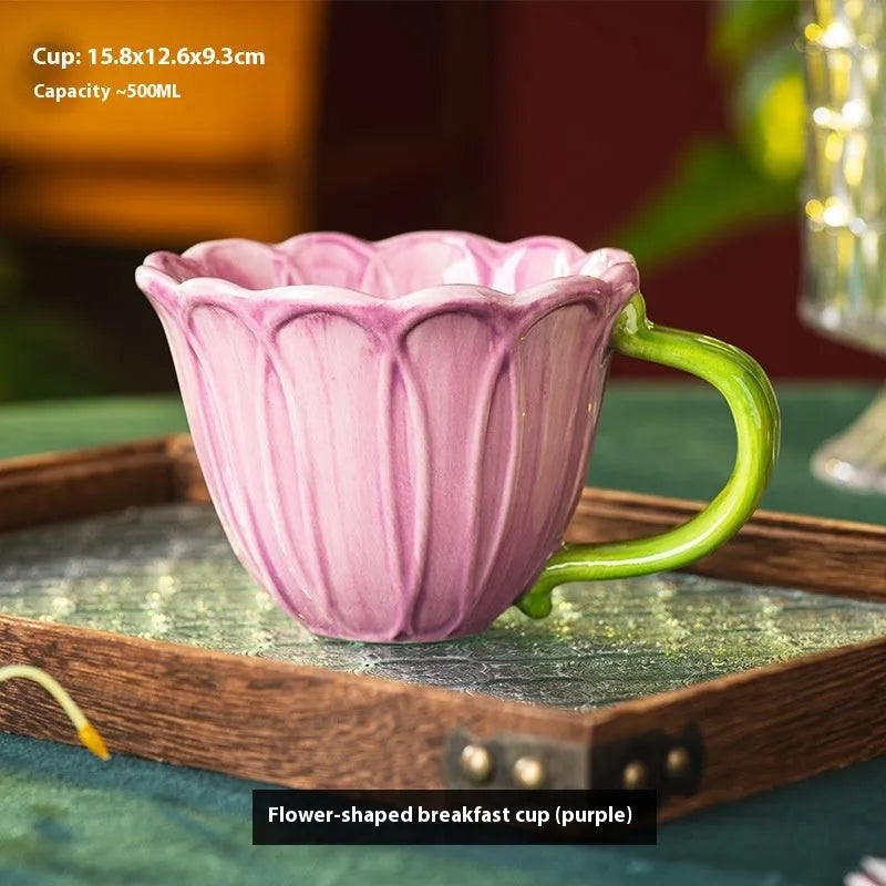Ceramic breakfast cup with pastoral pattern in red or purple, 500ml capacity.