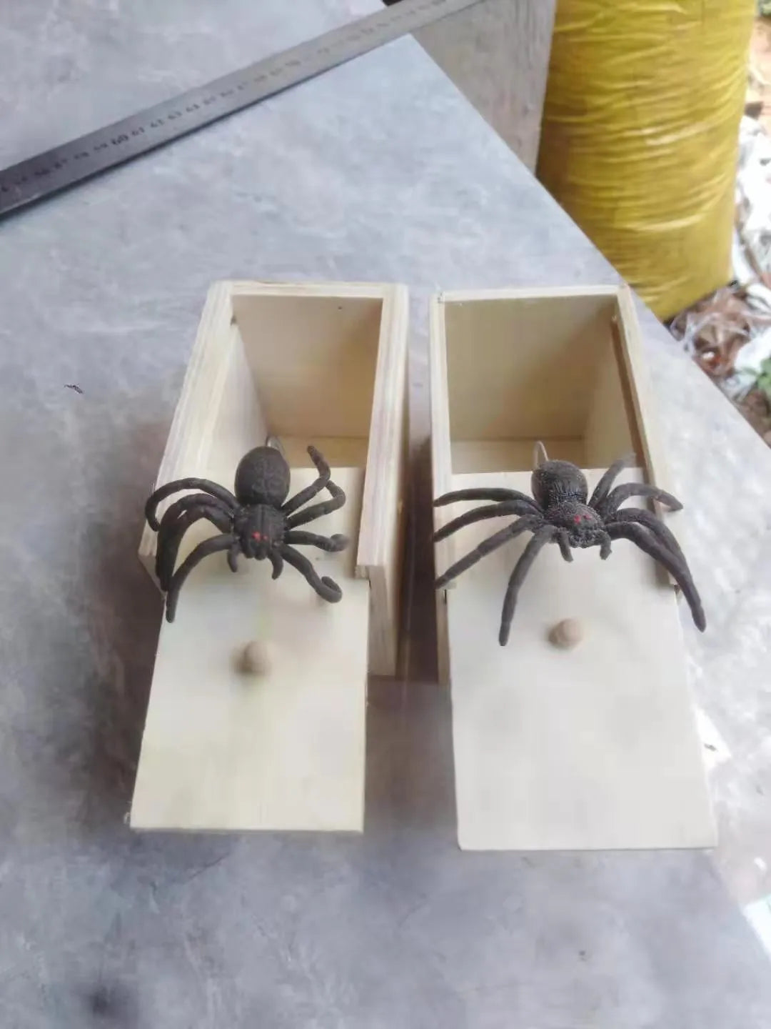 Small camellia wood prank box with spider figure for youth 15-35