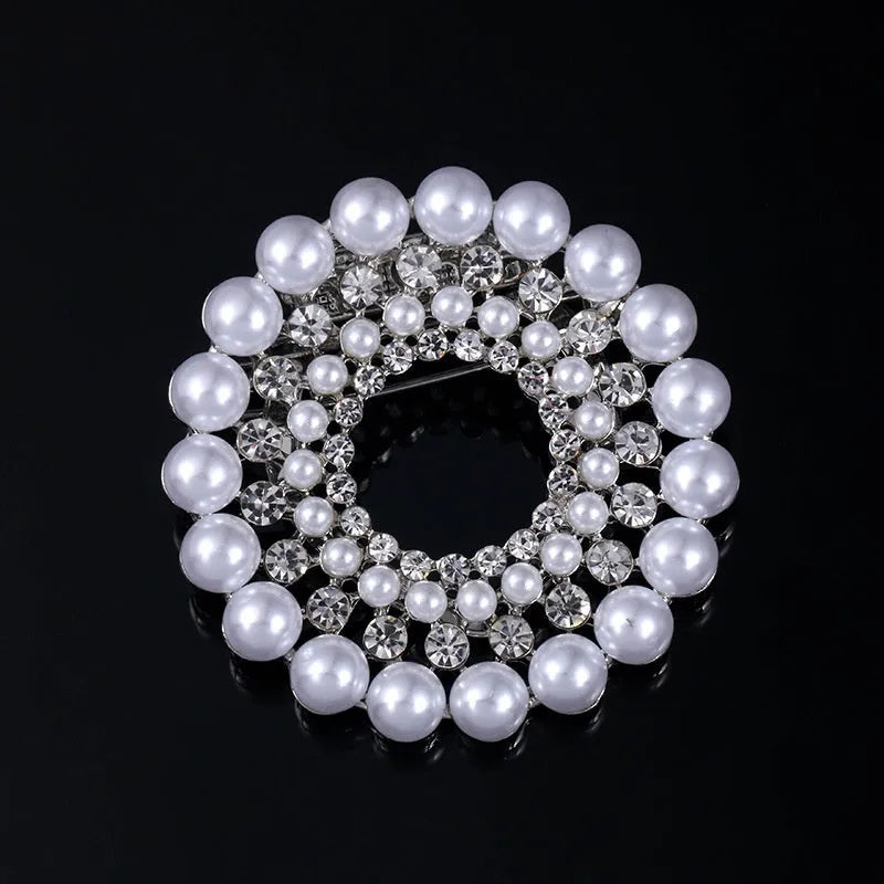 Minimalist pearl floral brooch with diamond inlay on alloy base, sweet and cool style for women