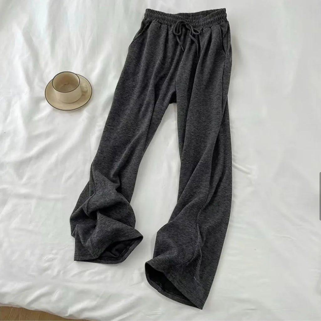 Women's casual sports suit in gray with princess sleeves, long-sleeve top, shorts, and vest