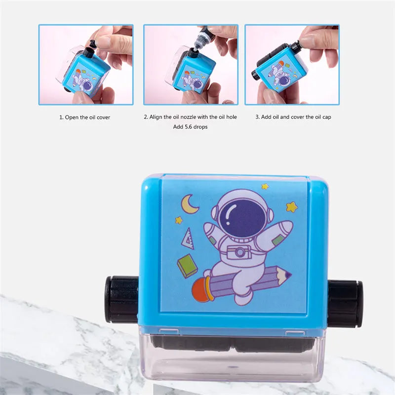 Math roller stamp in blue or pink, plastic, 4.4 x 3 x 4.8 cm, for addition subtraction multiplication division practice.