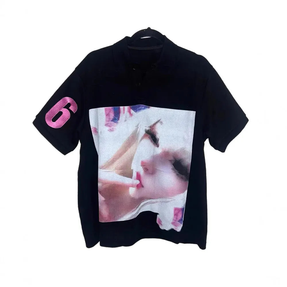 Short-sleeved polyester polo shirt with printed pattern in straight-cut design