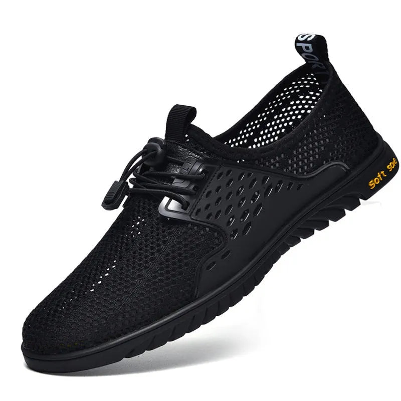 Men's casual breathable summer shoes in mesh with elastic band, shown in sand colour