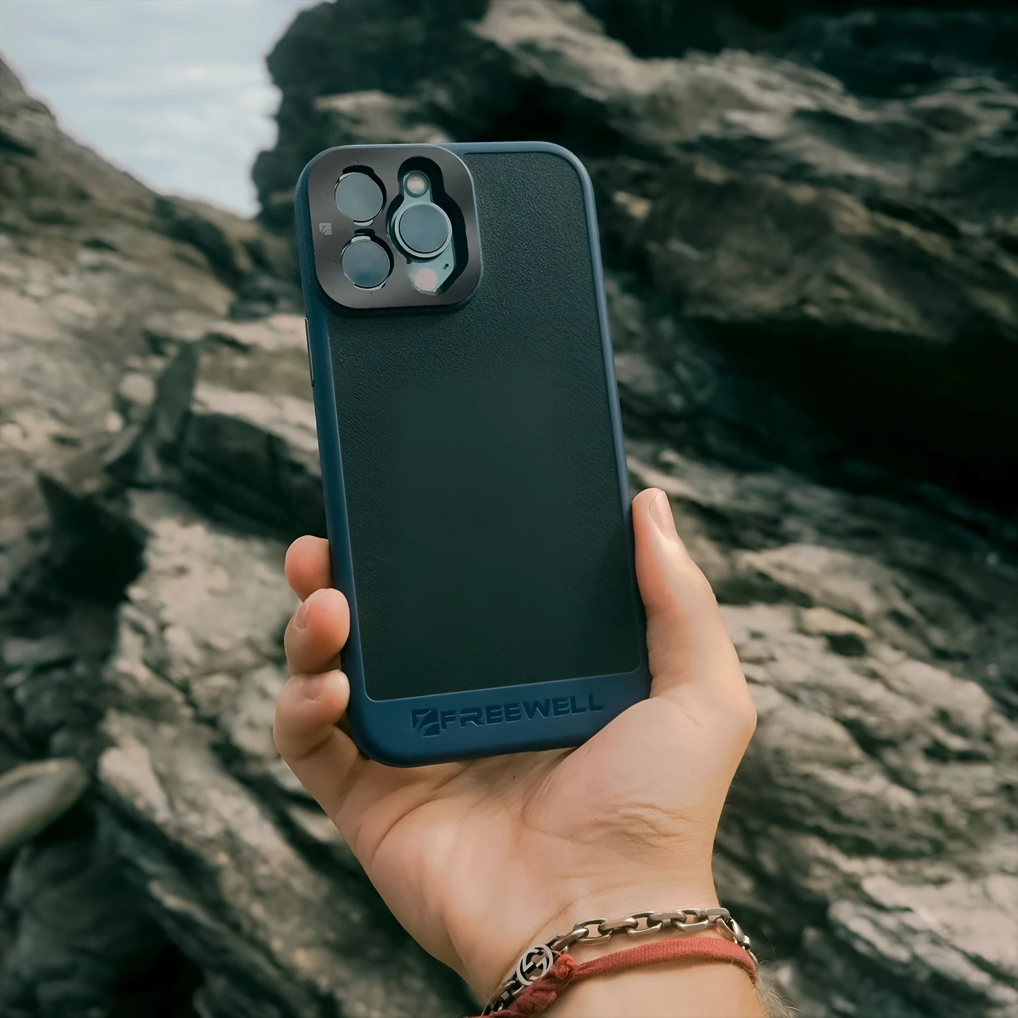Black universal phone case compatible with iPhone 13 Pro, 14 Pro and 15 Pro series models.