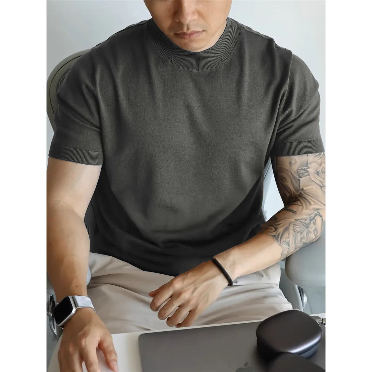Men's slim-fit solid colour t-shirt in polyester fabric available in eight colour options