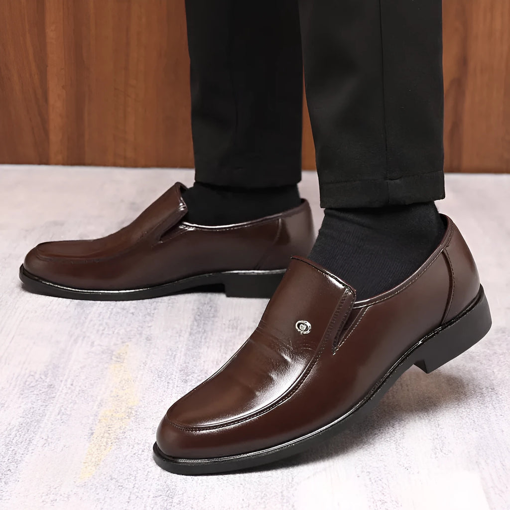 Men's black and brown plus size casual leather shoes with low top PU upper and rubber sole