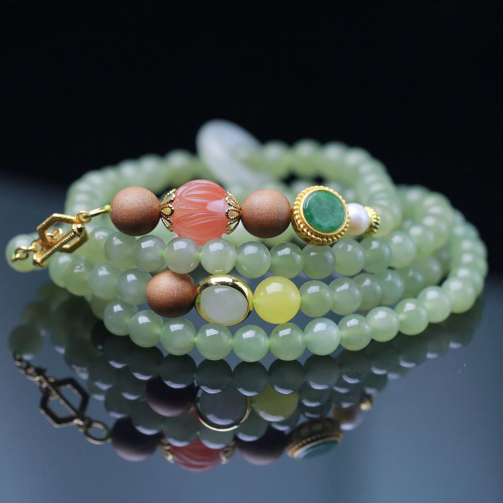Natural Hetian jade and red lotus beads necklace and bracelet set with white sandalwood and beeswax.