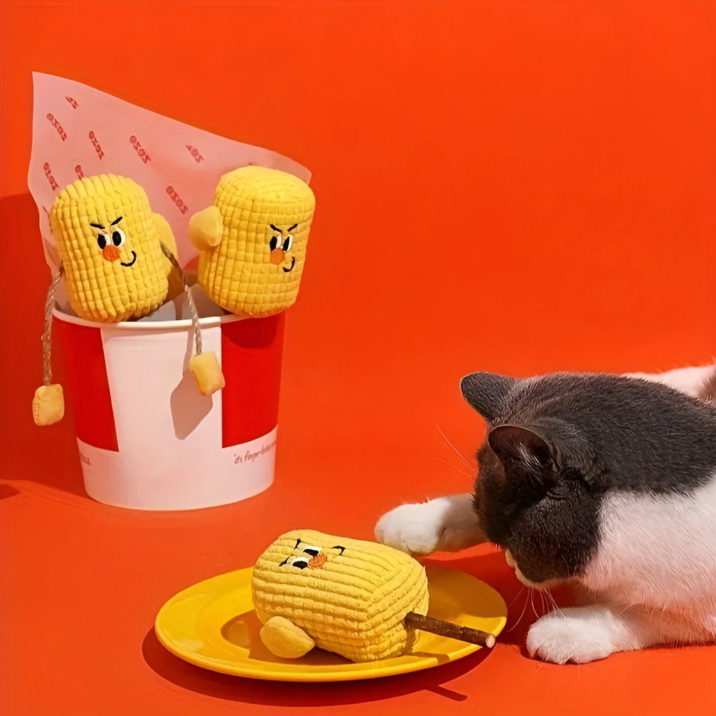 Polio wood corn cob shaped cat toy with catnip for dental cleaning, shown in Boxer and Coach designs.