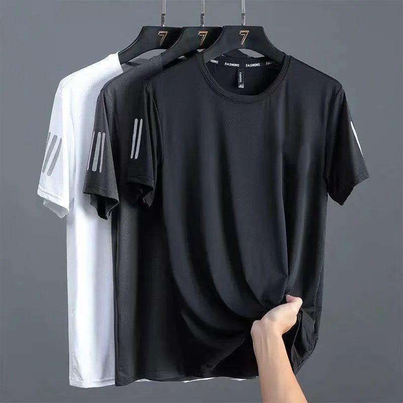 Men's summer solid colour ice T-shirt in black polyester bird eye cloth with round neck and short sleeves on a plain background