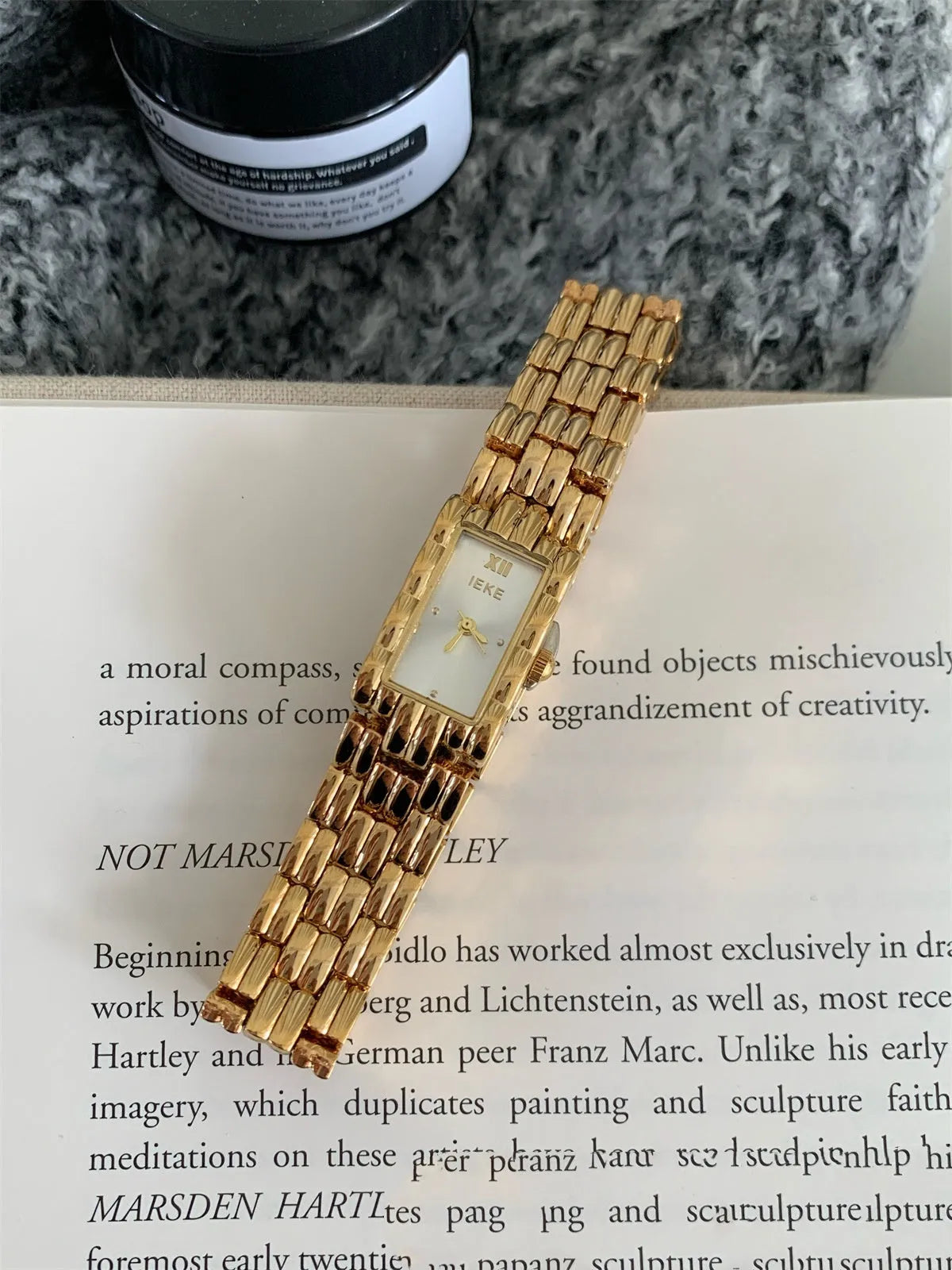 Women's mid-ancient Ins watch with stainless steel bracelet, 15mm white dial, and butterfly buckle