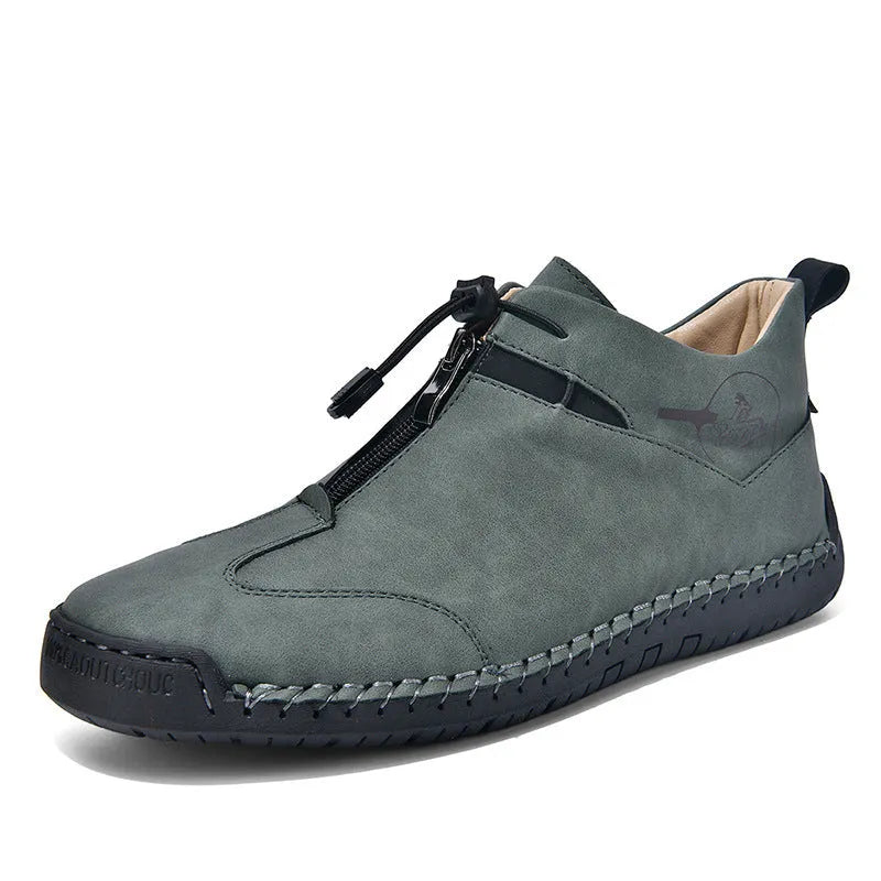 Men's casual leather shoes in black with round toe and mid heel height