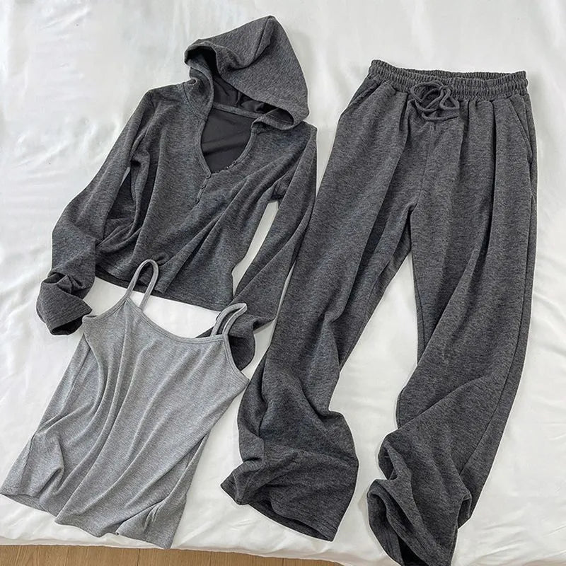Women's casual sports suit in gray with princess sleeves, long-sleeve top, shorts, and vest