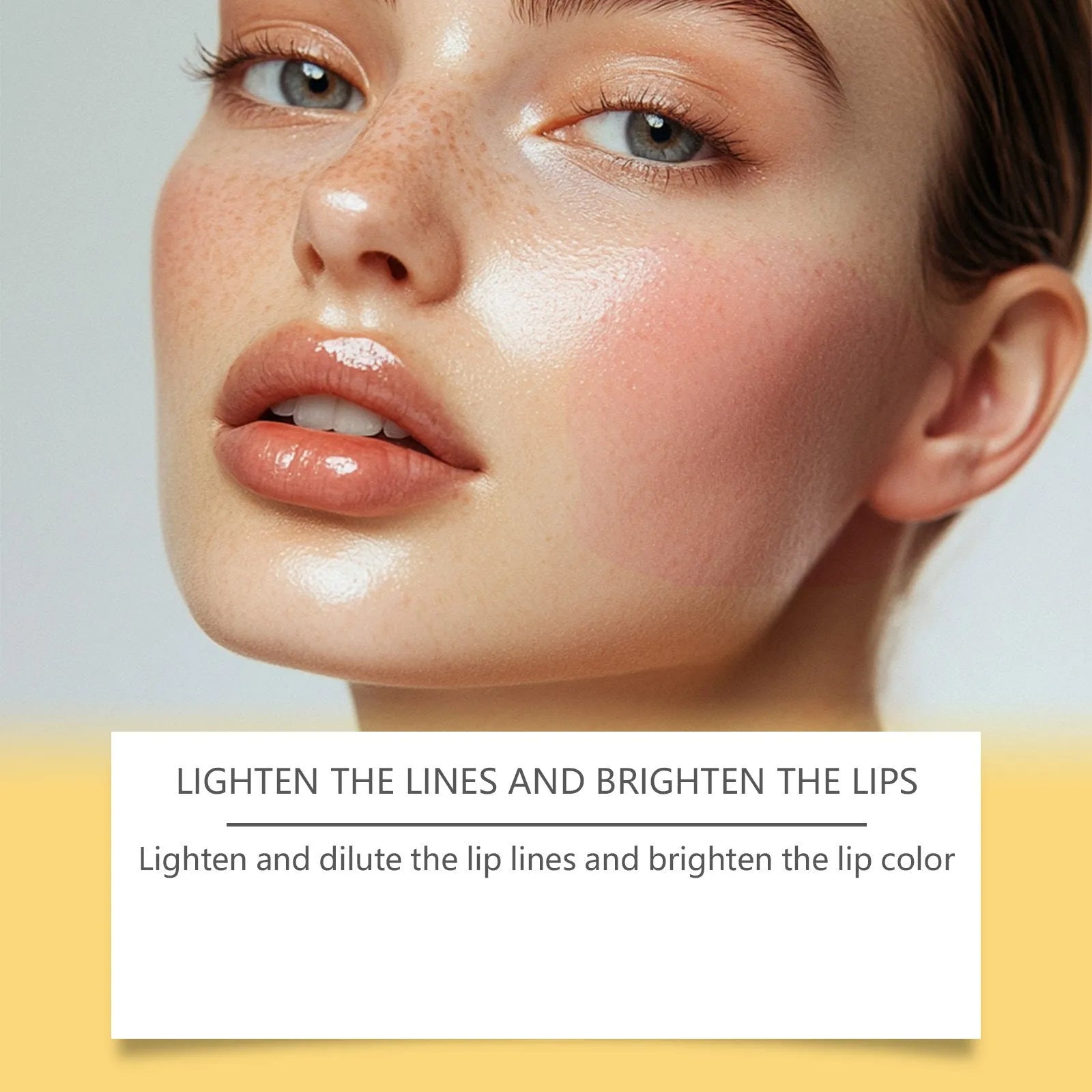 Gold Foil Discoloration Nourishing Lipstick in a 2.6cm square case.