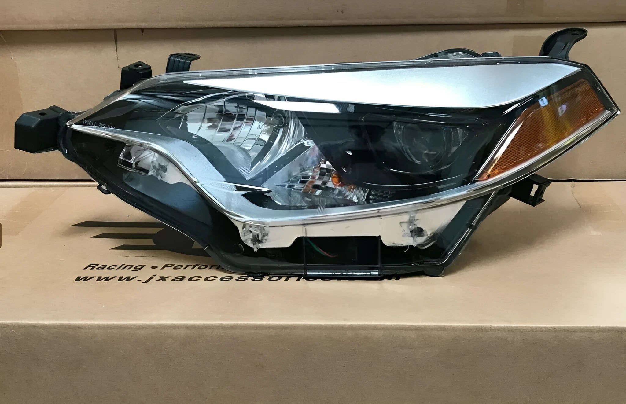 Halogen headlight assembly for Toyota Corolla 2014-2016 model, style 8111002E60