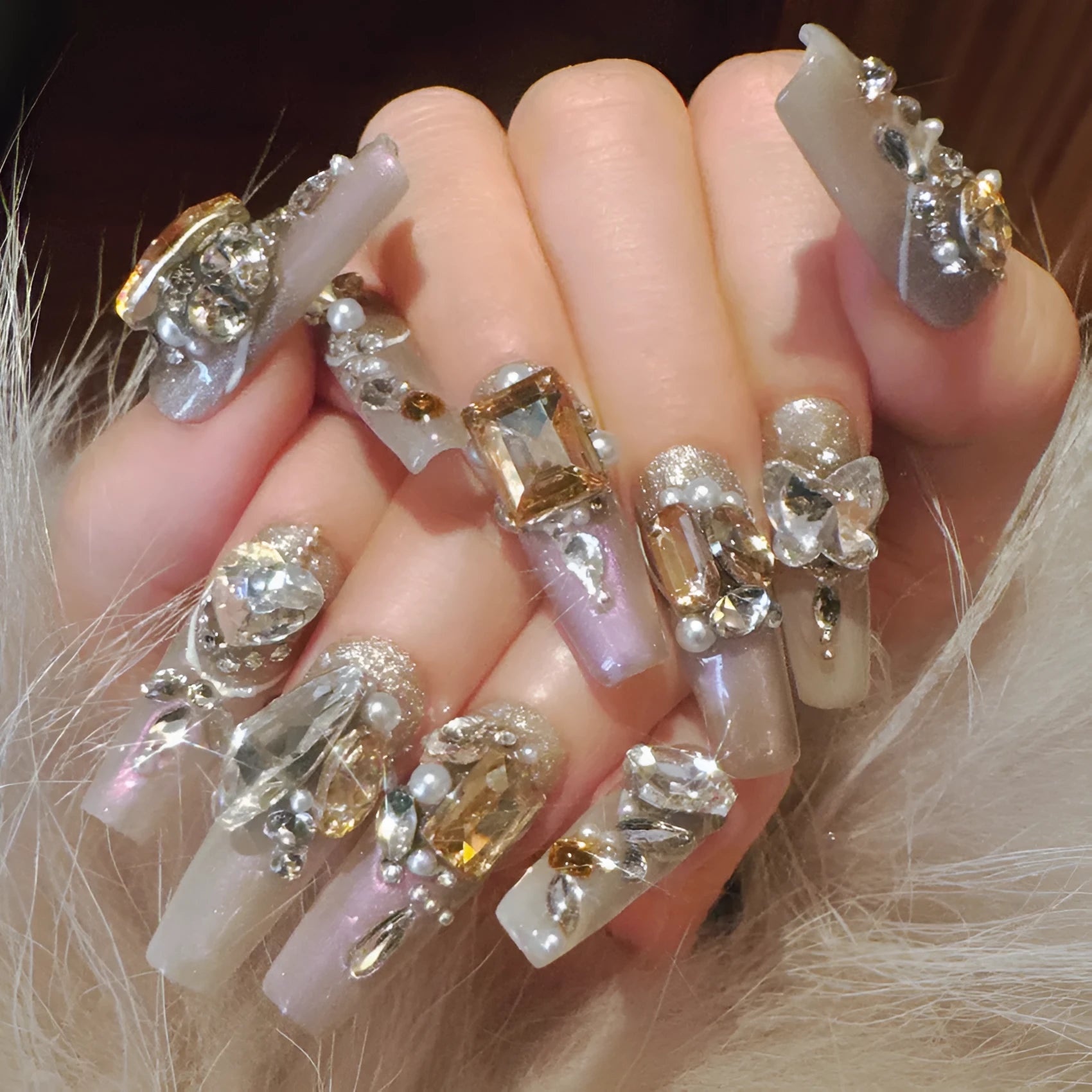 S number flash style artificial nails with luxury rhinestone designs and glossy phototherapy sealing
