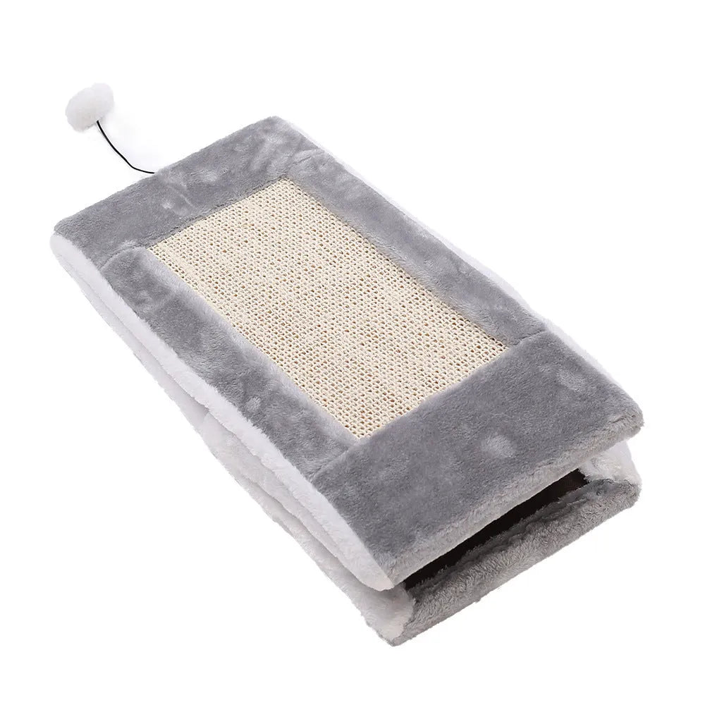 Triangular cat bed with integrated sisal scratching panels in grey and white colour scheme