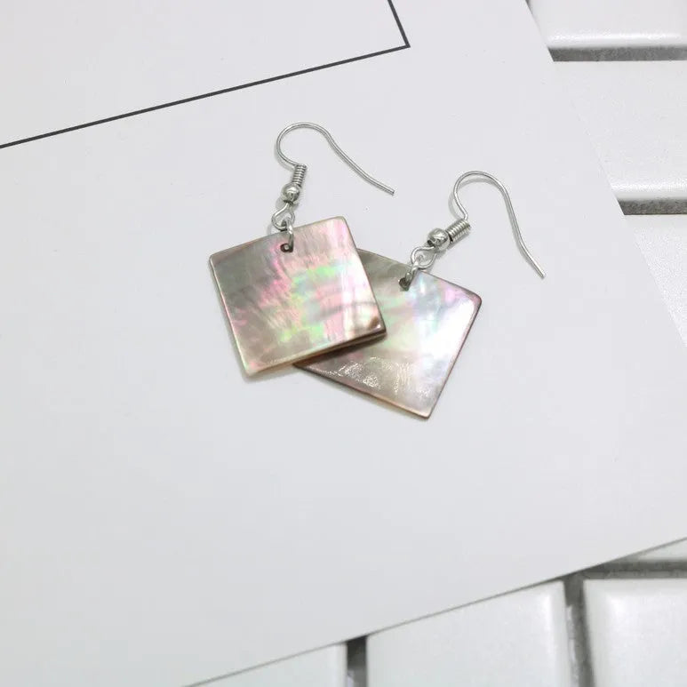 Women's retro geometric shell earrings in rectangular shell or square panther colours