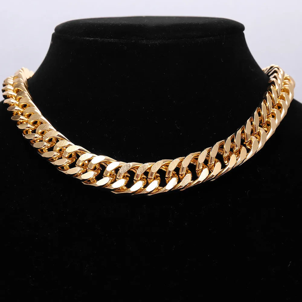 Gold women's thick chain necklace with 6cm pendant on a 32cm chain, shown from the front.