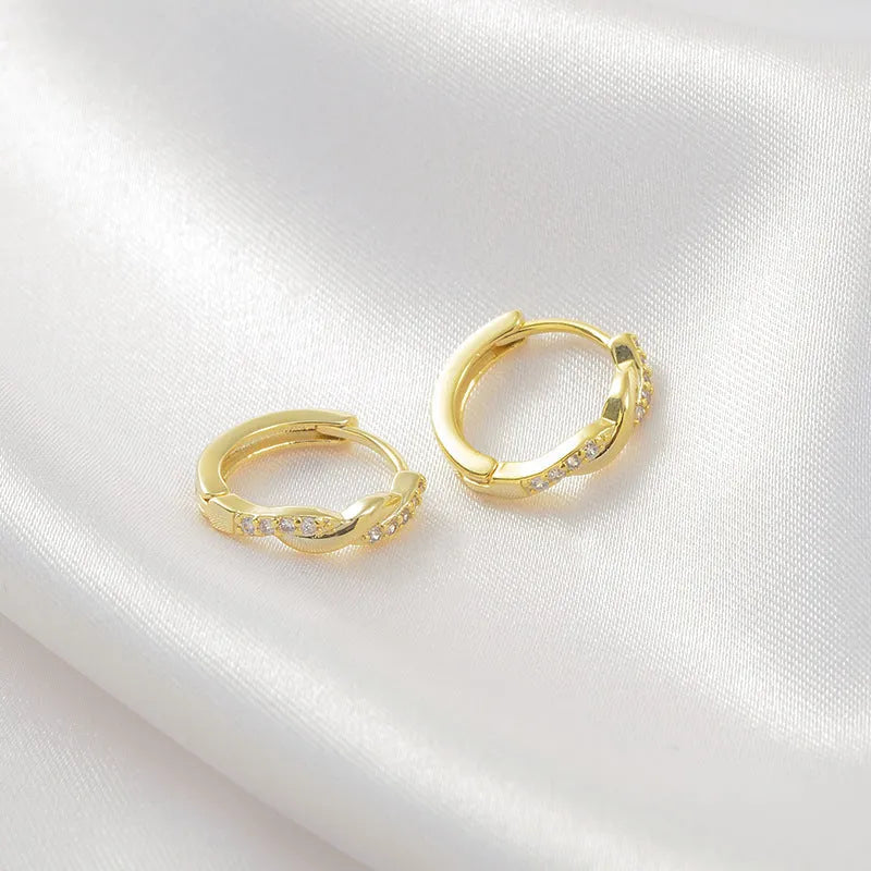 Women's gold geometric clip-on earrings with an interwoven hemp rope design.