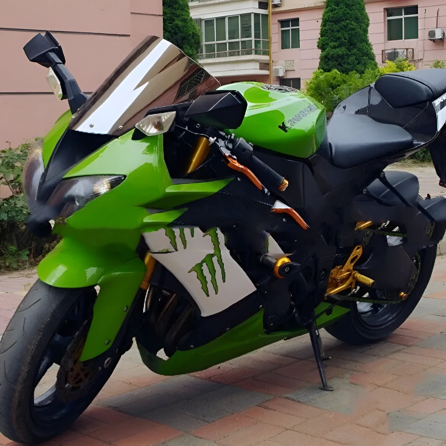 Blue tinted motorcycle windscreen for Kawasaki ZX-6R and ZX-10R models.