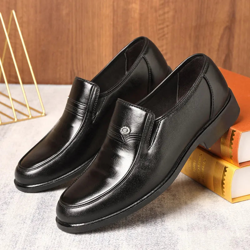 Men's black and brown plus size casual leather shoes with low top PU upper and rubber sole