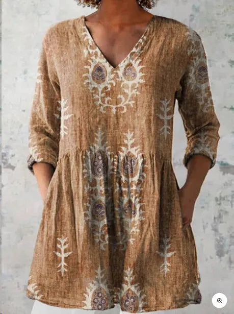 Women's loose fit printed dress with wide waist and three-quarter length sleeves.