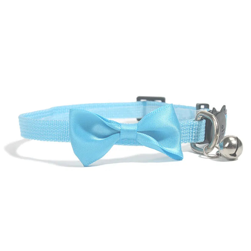 Multi-colour adjustable cat collar with bell and striped pattern in nylon material