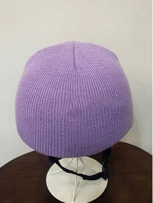 L-sized ski helmet with a knitted decorative cover and matching beanie in a choice of 15 colours.