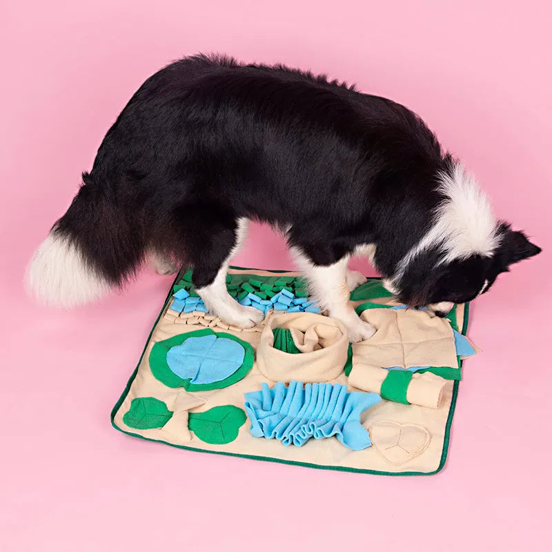 Snuffle mat for dogs, 60x60cm polar fleece feeding blanket with treat-hiding strips, Europe and America style