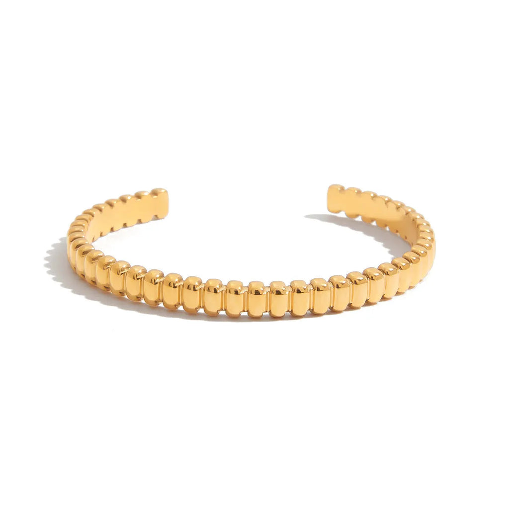 Women's stainless steel bracelet in an electroplated colour with a European and American style design.