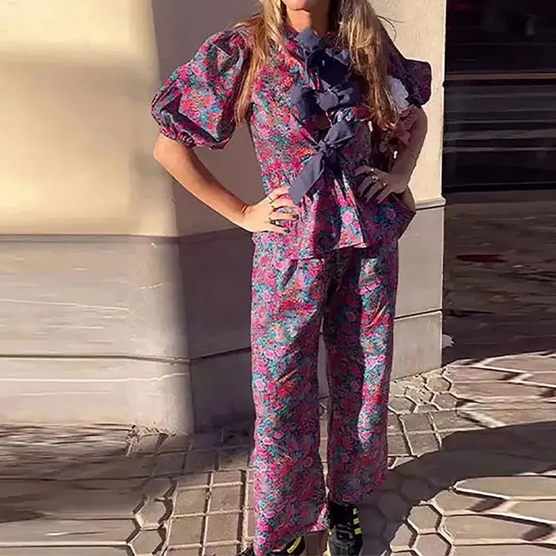 Floral print polyester trousers suit with tie-neck top and puff sleeves in commuting style