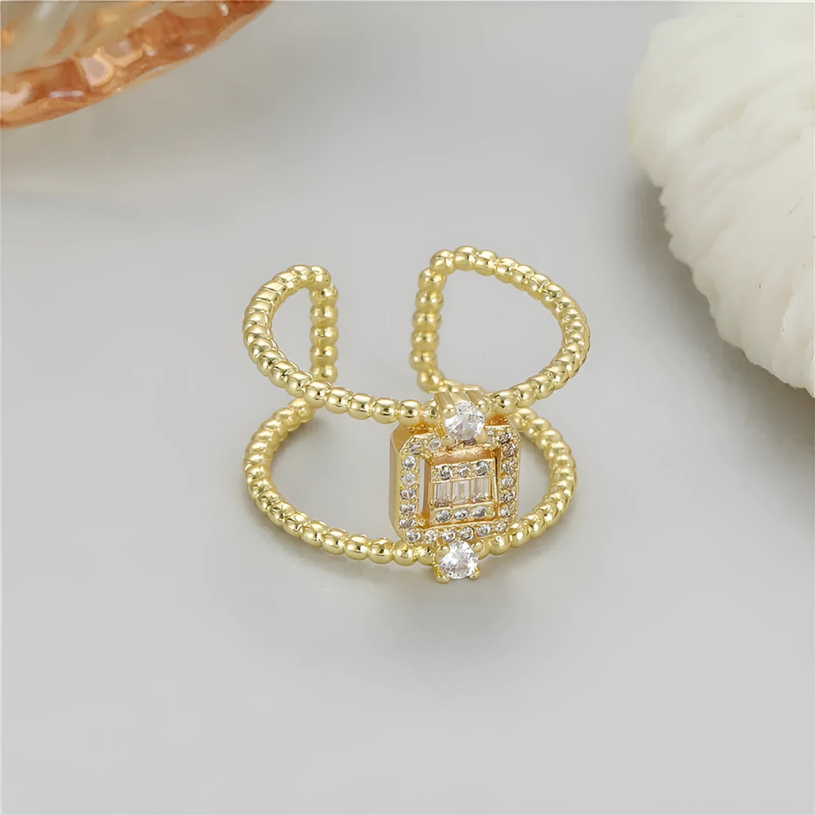 Adjustable open ring in copper-plated gold with asymmetrical U-shape design
