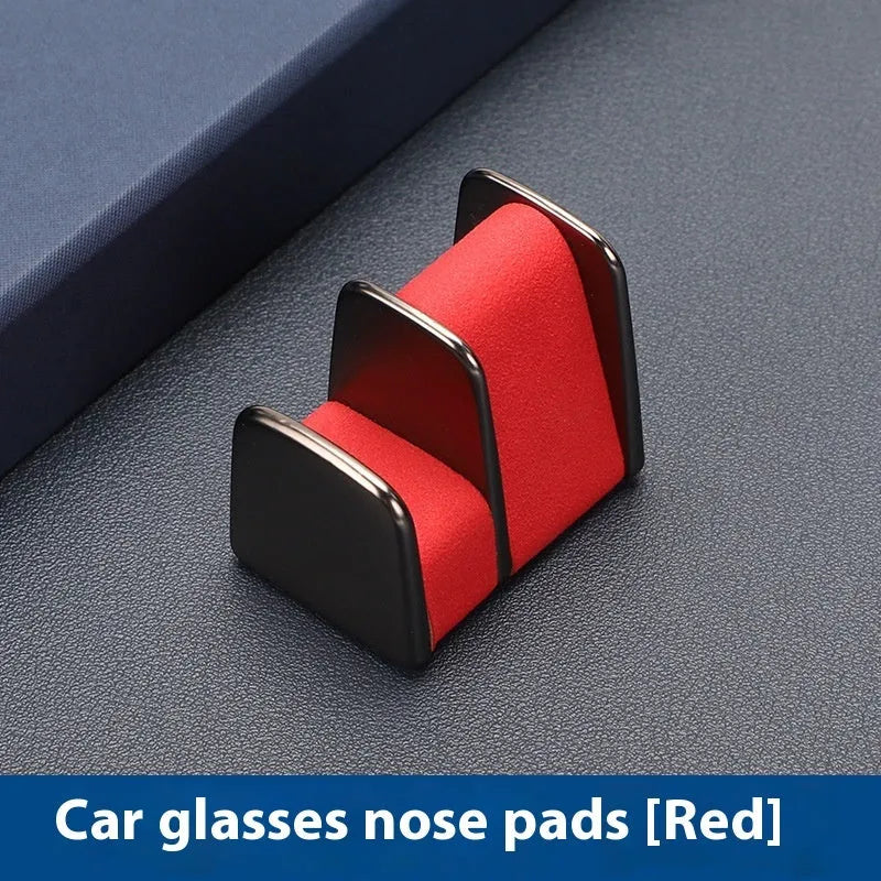 Car dashboard glasses storage clip in zinc alloy and leather measuring 3.7cm