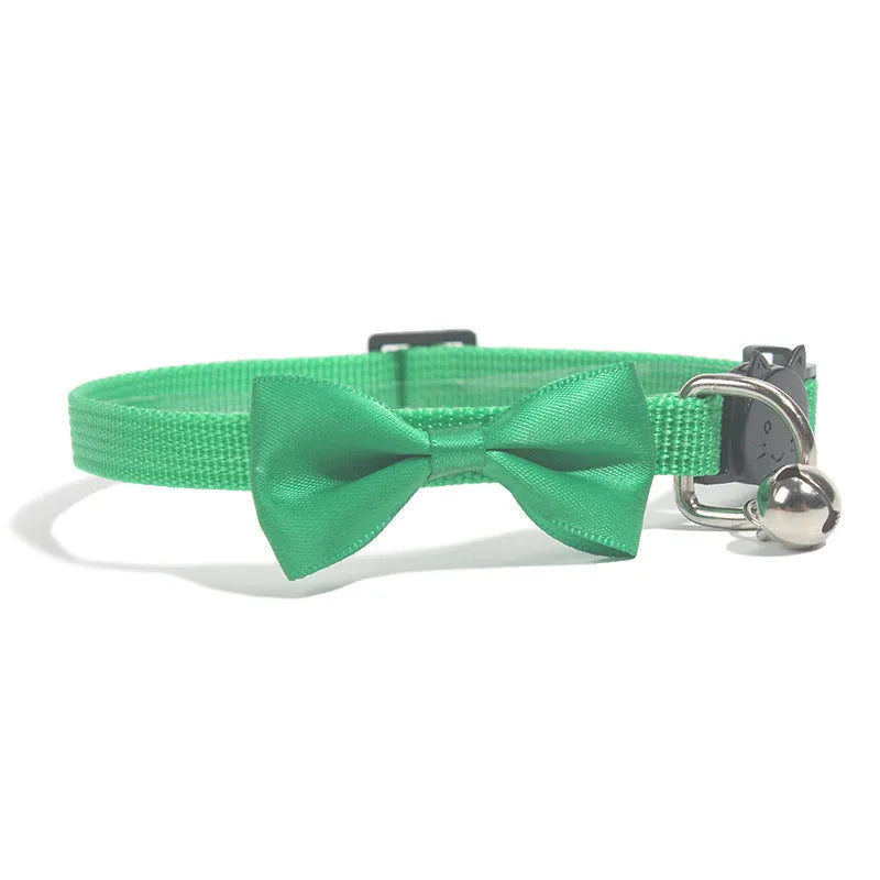 Multi-colour adjustable cat collar with bell and striped pattern in nylon material
