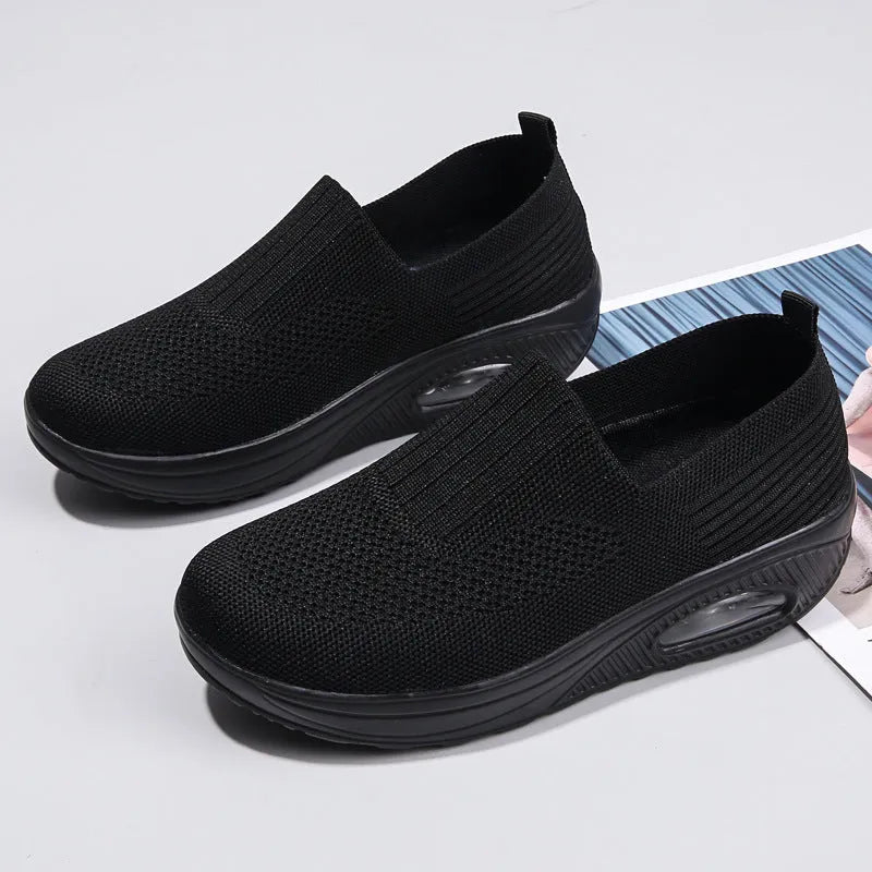 Women's mesh running shoes with round toe and mid-heel in various colours