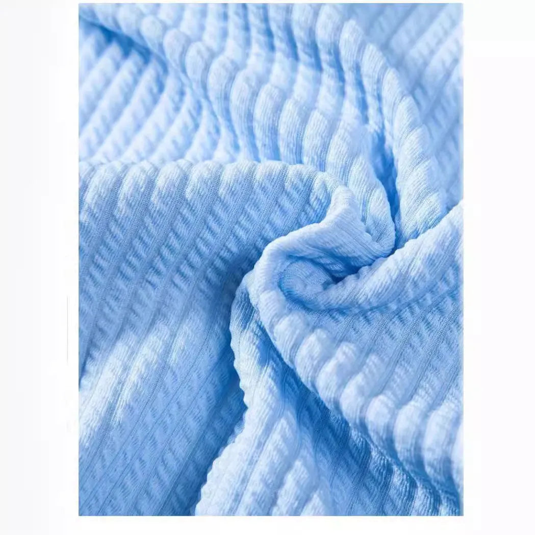 Men's loose-fitting short sleeve summer shirt in a solid colour, made from polyester.
