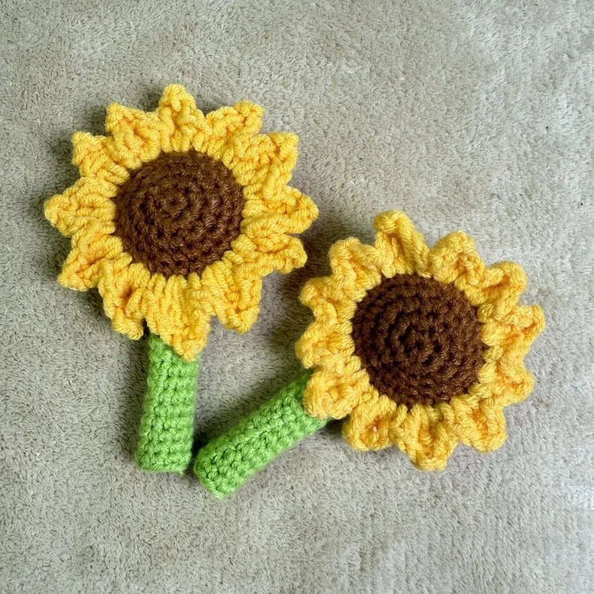 Hand-woven sunflower pen cover made from natural wheat straw.