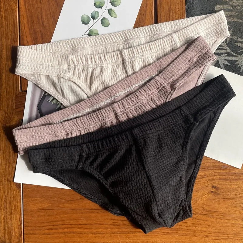 Men's pure cotton triangle briefs in a solid colour on a mid waist.