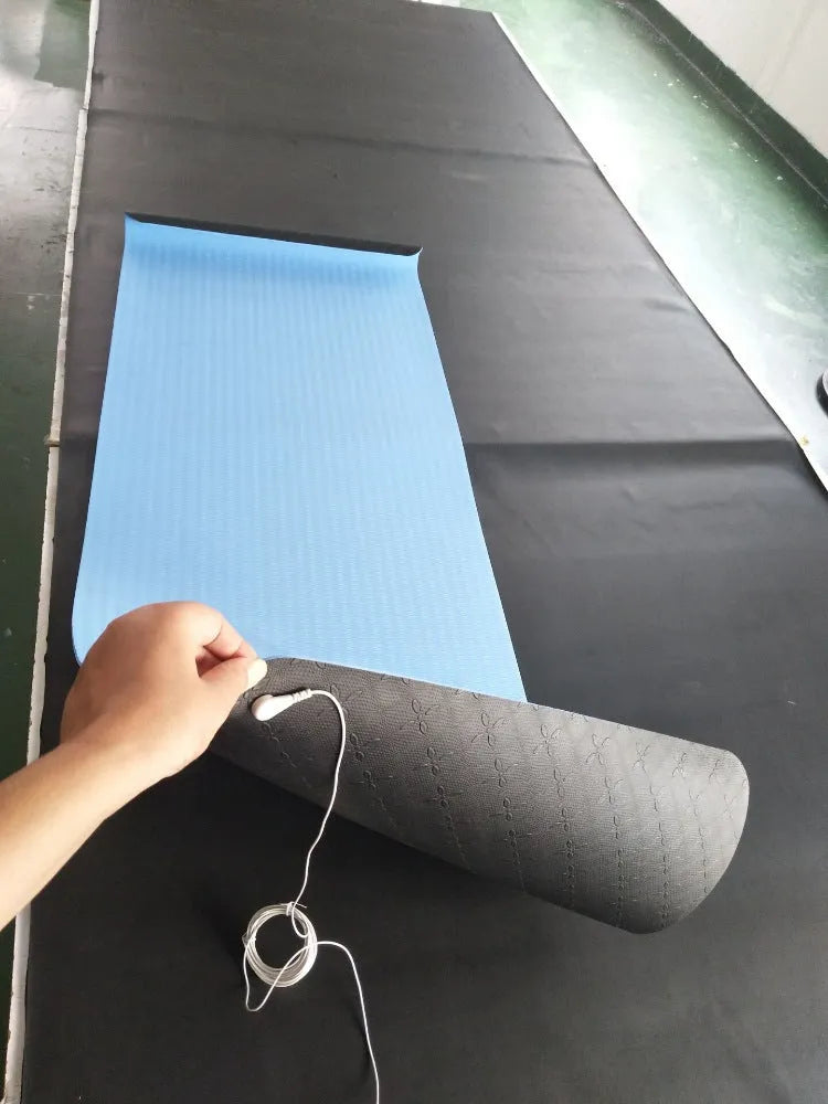 Blue conductive yoga mat with grounding wire and plant pattern, measuring 182x61cm