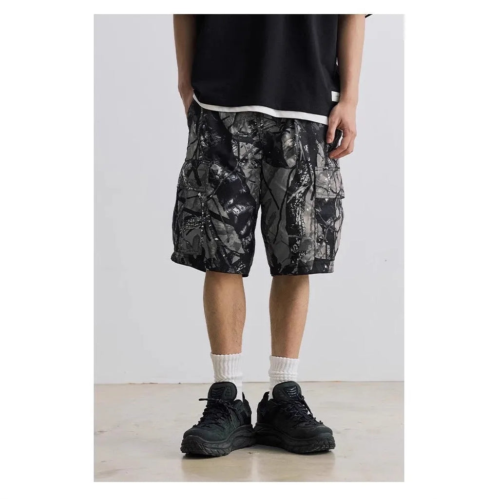 Loose casual straight-leg denim shorts in black or army green with mid-waist and zip fly