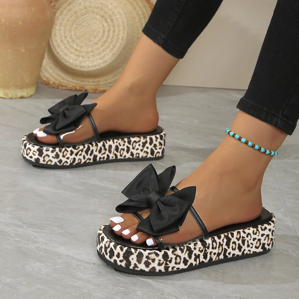 Women's leopard print beach slippers with round toe and thick sole in black or white